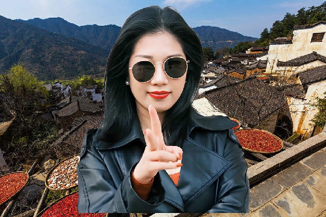 一个包围圈成型,在无奈之下,王少艾急中生智,急忙爬上了院落中的钟楼。