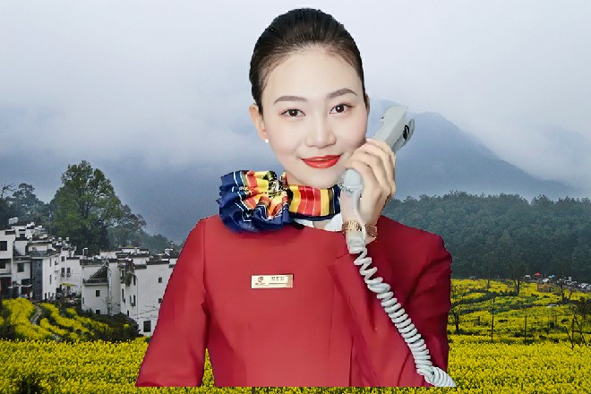 电影中，许青柠出场的造型，太让人意外了。她一身剪裁合适的皮衣，英姿飒爽。